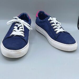 1901 Women’s size 9 blue suede shoes with pink trim.